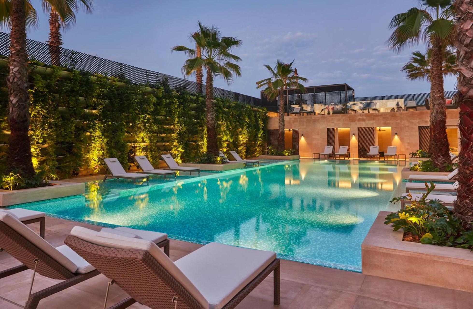 Four Seasons Hotel Casablanca Ngoại thất bức ảnh The swimming pool at the hotel